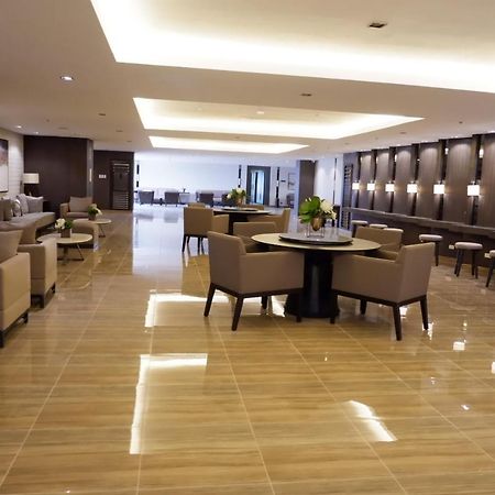 Homey 1 Bedroom Unit At Air Residences Makati City Екстер'єр фото