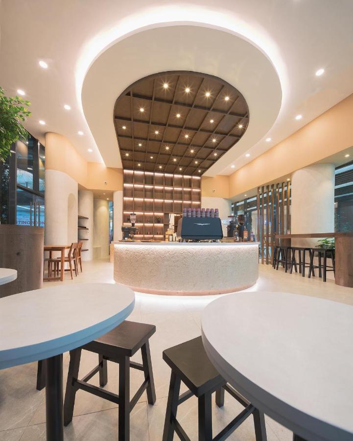 Homey 1 Bedroom Unit At Air Residences Makati City Екстер'єр фото